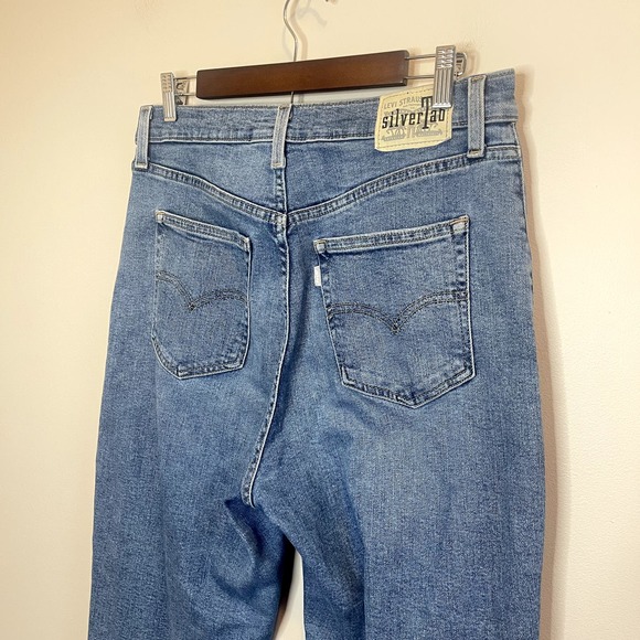 Levi's Silver Tab Mom Jeans | Light Wash | High Rise | Size W30 L27 - Picture 4 of 6